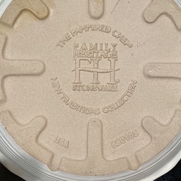 New Pampered Chef Stoneware New Traditions Collections Pie Dish - Picture 4 of 4